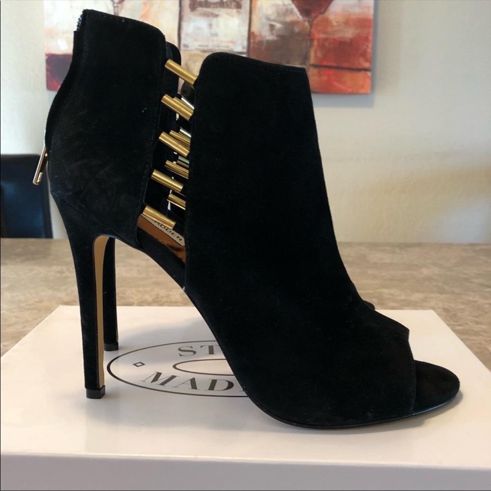 Steve Madden suede heel